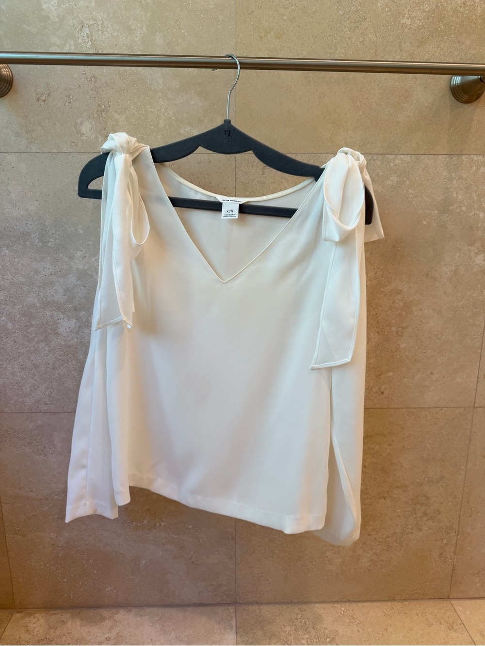 Club Monaco Cream Tie-Shoulder V-Neck Blouse